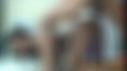 Vídeo porno rubia en lencería roja corriéndose